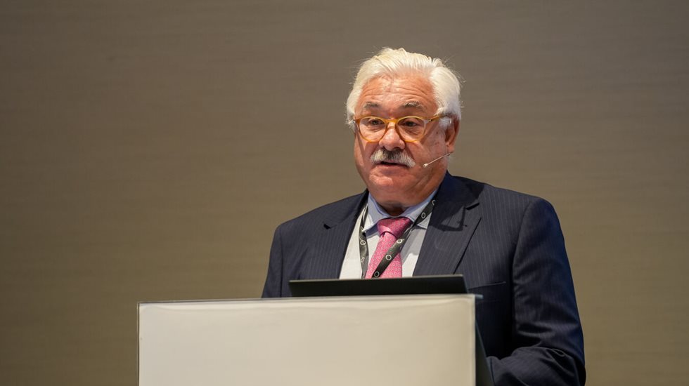 Miguel Palacios presenting