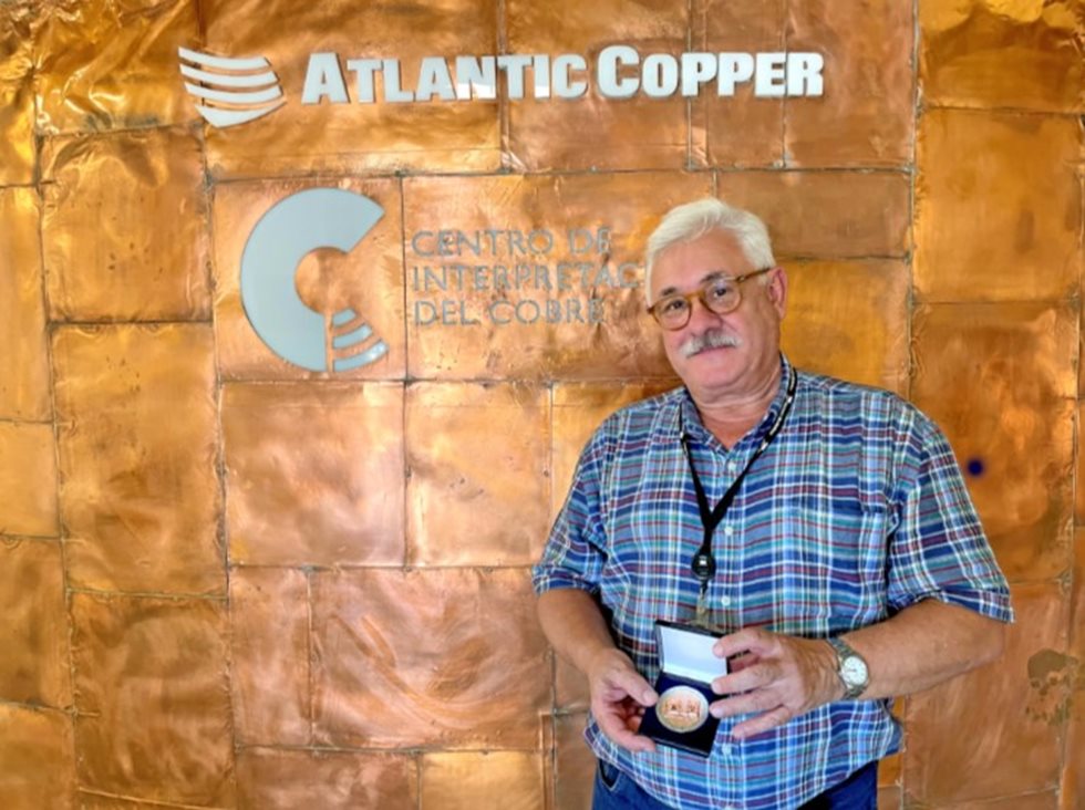 Miguel Palacios was awarded with the Flash Smelting Ambassador 2023 medal