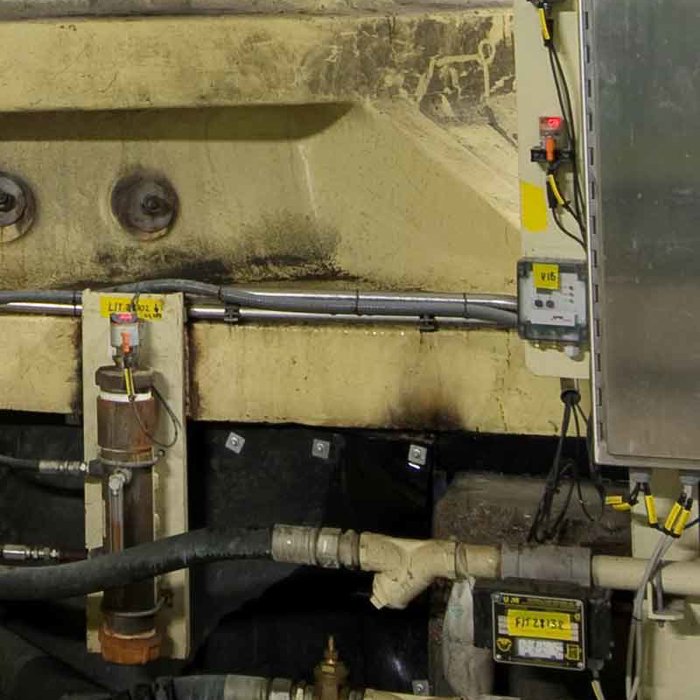 Sensores de nivel de aceite y cojinetes de piñón mejorados para la trituradora giratoria primaria superior Metso
