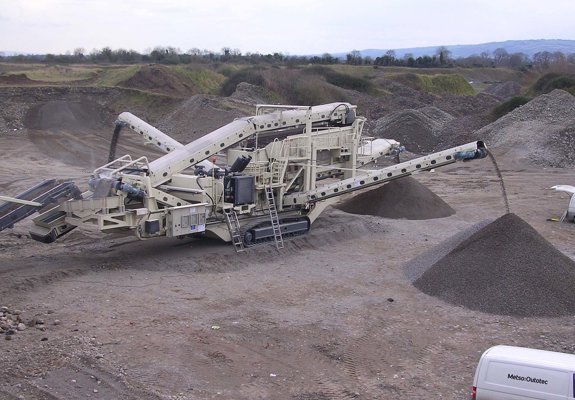 Planta móvil de chancado de impacto Lokotrack® LT400HPF™