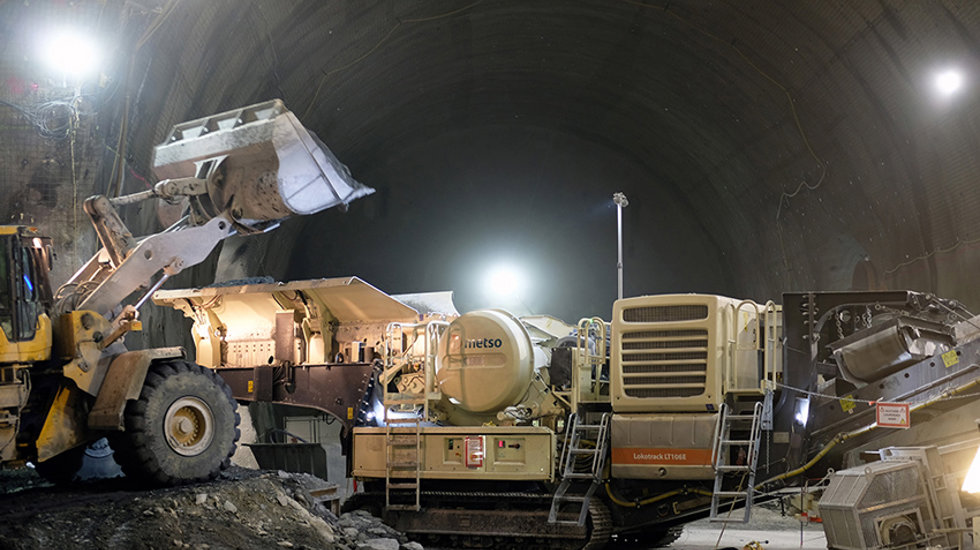 Eine Lokotrack-Backenbrecheranlage in einem Tunnel.
