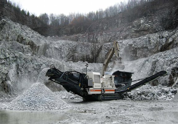 Planta móvil de chancado de impacto Lokotrack® LT1315 ™