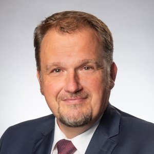 Dr. Hannes Storch