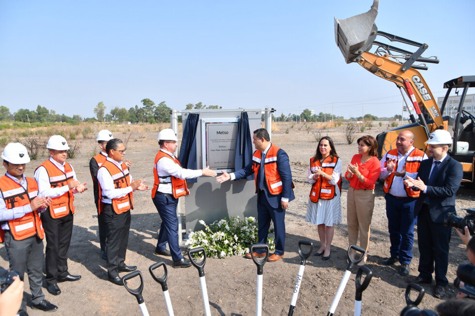 Metso celebra la colocación de la primera piedra de su primera fábrica de placas filtrantes de polímero a nivel global, en Irapuato, México, el 26 de mayo de 2023.
