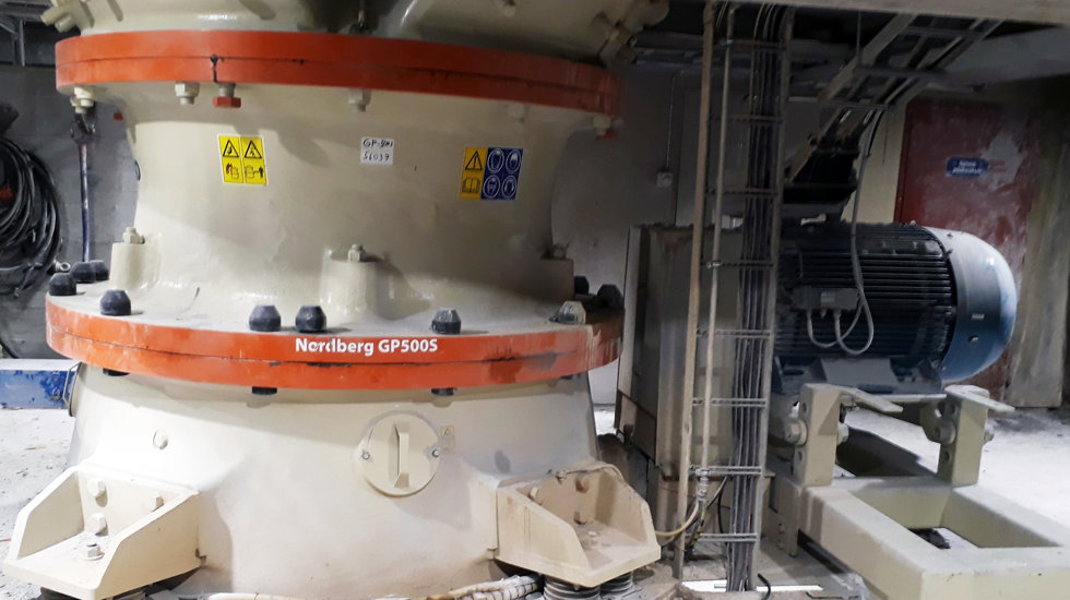 Installation of the Nordberg GP500S cone crusher.