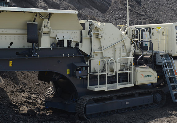 Planta móvil de chancado de impacto Lokotrack® LT1213™