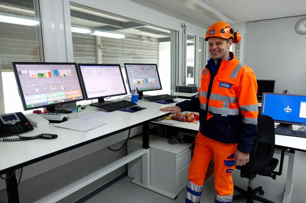 Werkmeister Konrad Schorno in der Leitstelle