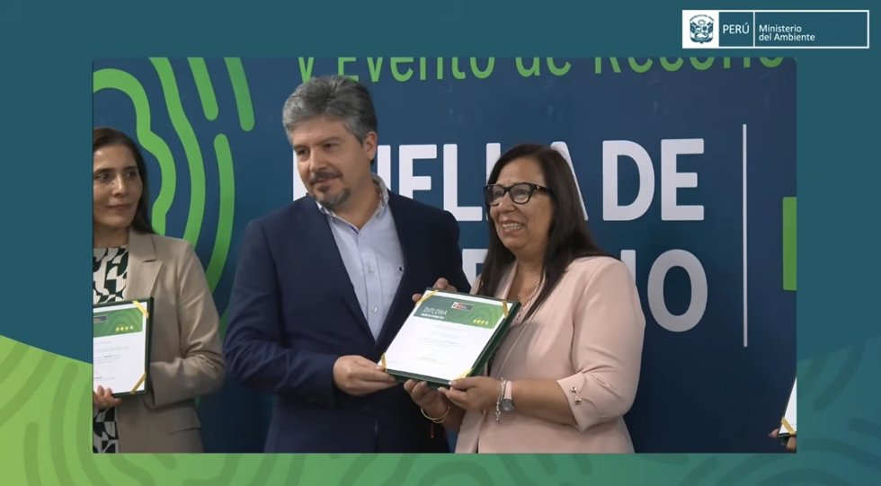 El Gerente de HSEQ de Metso, Joel Herrera recibe la tercera estrella del programa Huella de Carbono Perú