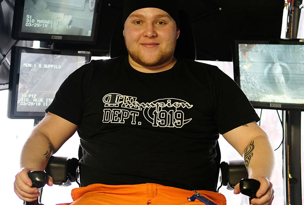 Sastopäällikkö Jarkko Kettukangas luettelee esikaran vuorauksen kestävyyteen saavutettuja parannuksia, ovat luvut vakuuttavia
