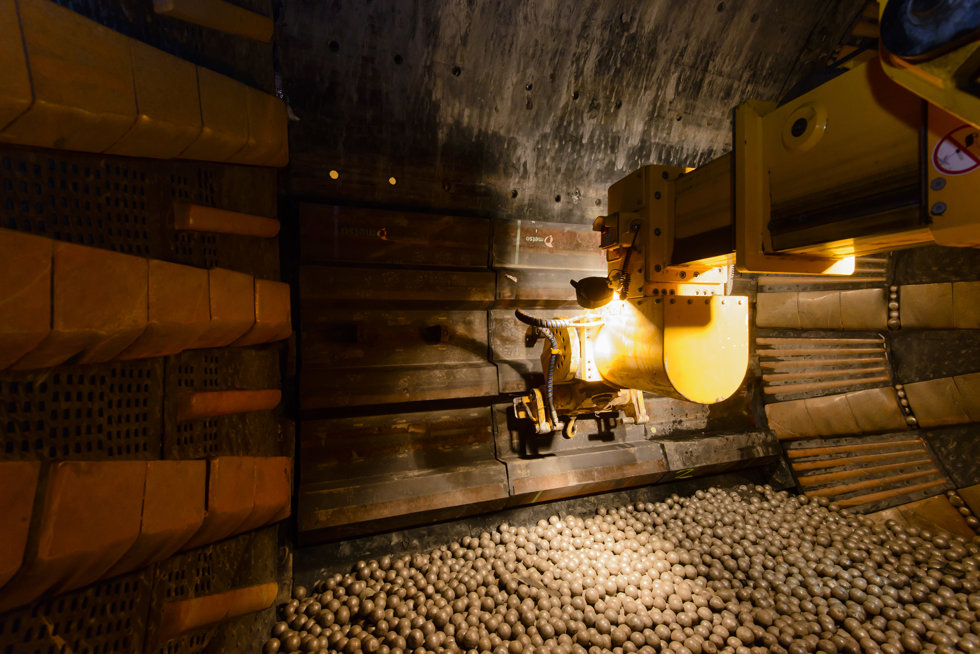 Megaliner lining replacement at Tharisa mine