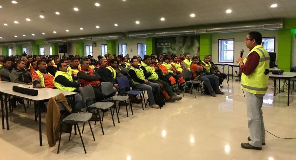 Charla de seguridad realizada el primer día del proyecto a todo el equipo con el fin de asegurar un funcionamiento seguro y eficaz