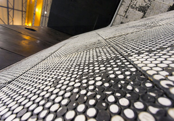 Ceramic wear liners