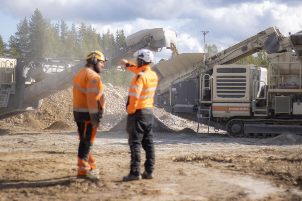 Automaatioasiantuntija Riki Korkiakoski keskustelee Teemu Tenkasen kanssa