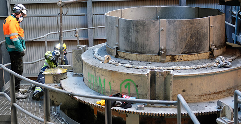 During the maintenance shutdown, the second of Kevitsa’s two MP800 cone crushers was equipped with a rubber-and-ceramic mainframe lining to improve durability.