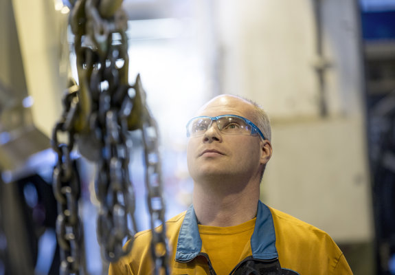 Handling systems for wear liners