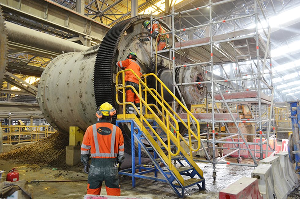 Maintenance personnel around a grinding mill at Codelco's site. 