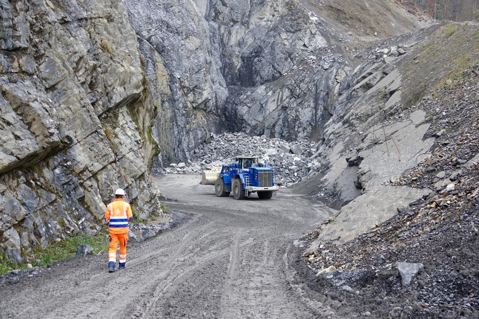 The ascent to the cavern containing the primary crushing installation for the first preparation process