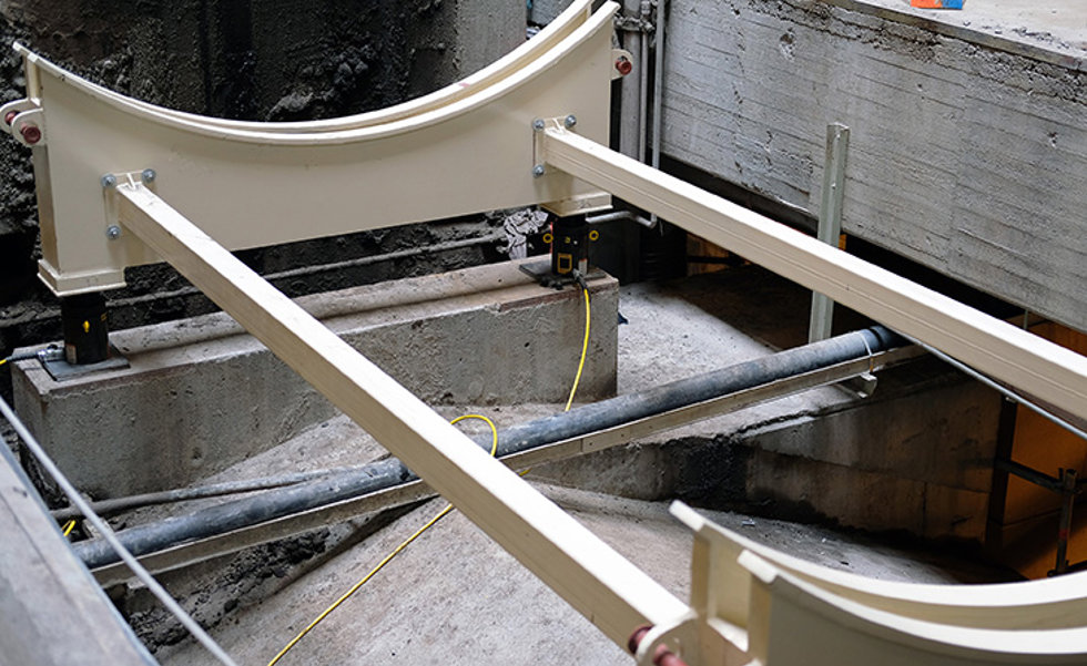 Metso designed, manufactured and installed the installation cradle placed under the grinding mill. The cradle’s 350-metric-ton capacity allows for lifting the mill and its contents easily for servicing and maintenance.