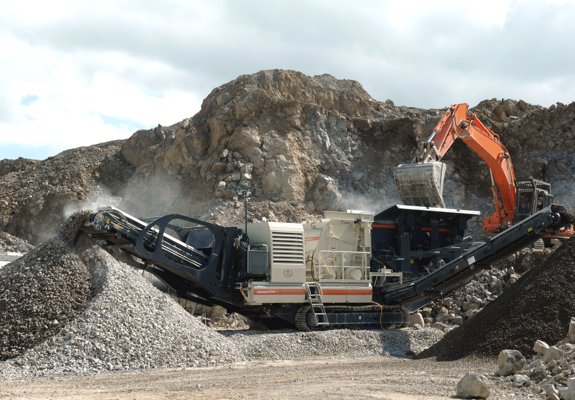 Planta móvil de chancado de impacto Lokotrack® LT1415™