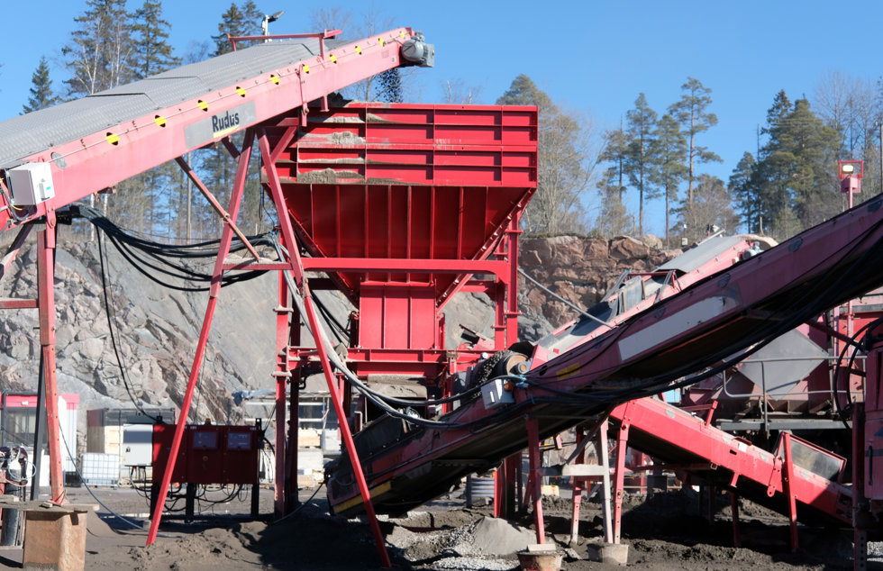 Rudus setup.The storage hopper delivered by Metso will balance the production at the secondary stage of the plant, operating at an approximately 600-metric-ton capacity per hour.