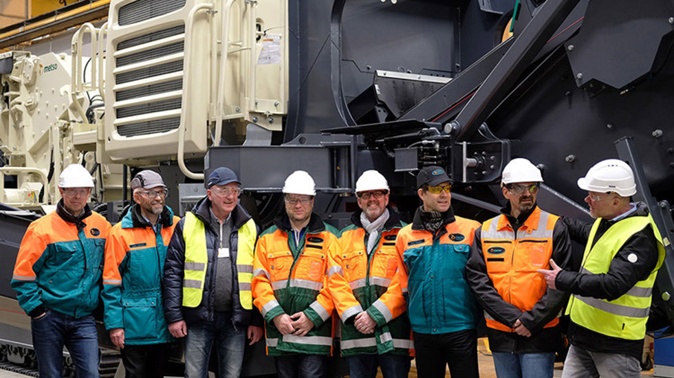 Team des bayerischen Schienen- und Transportlogistikers VE-Log GmbH auf der Brecheranlage
