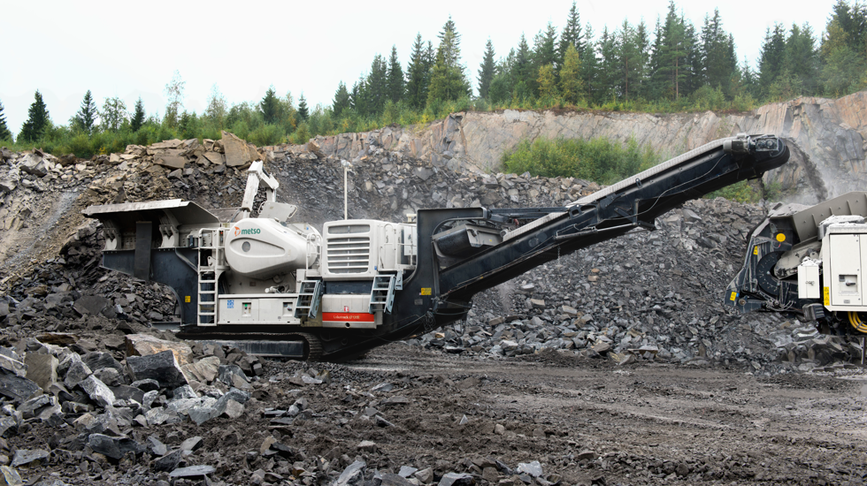 Lokotrack LT120E mobile jaw crusher