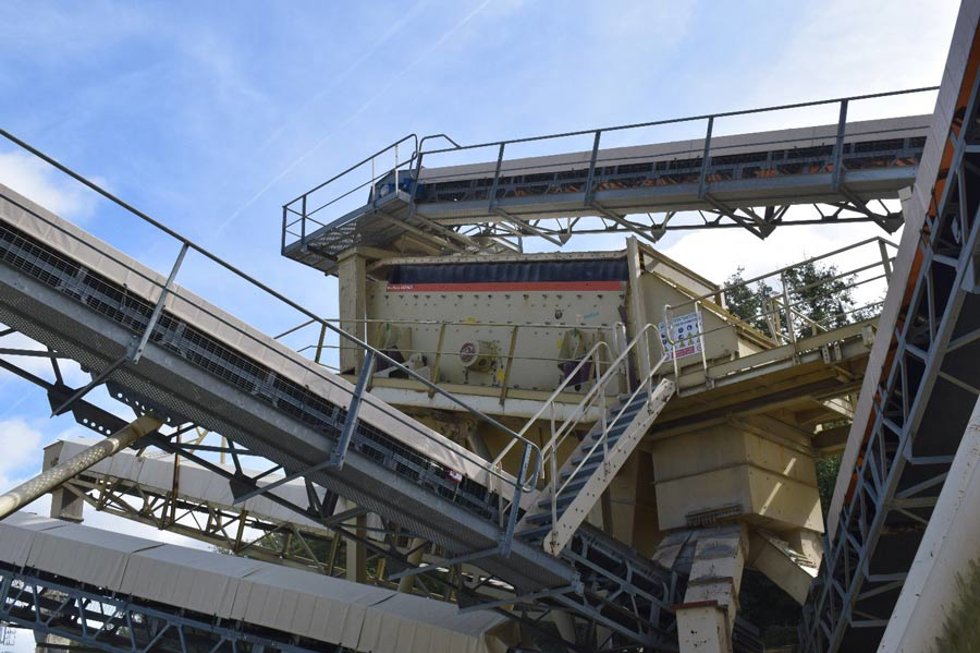 Crible Metso CVB2060 installé. 