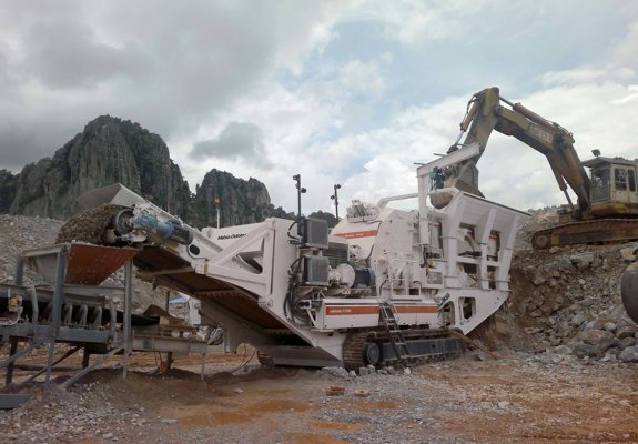 Planta móvil de chancado de impacto Lokotrack® LT1418E™