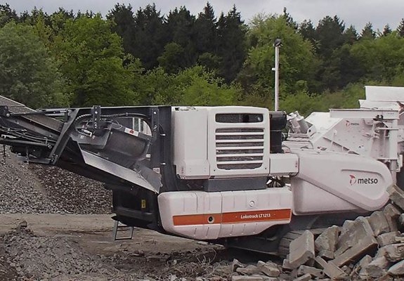 Planta trituradora HSI móvil Lokotrack® LT1213 ™ e-power.