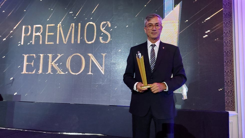 Diego Rivas, Assistant Manager, Sales Account, recibió el Premio de oro en ambas categorías