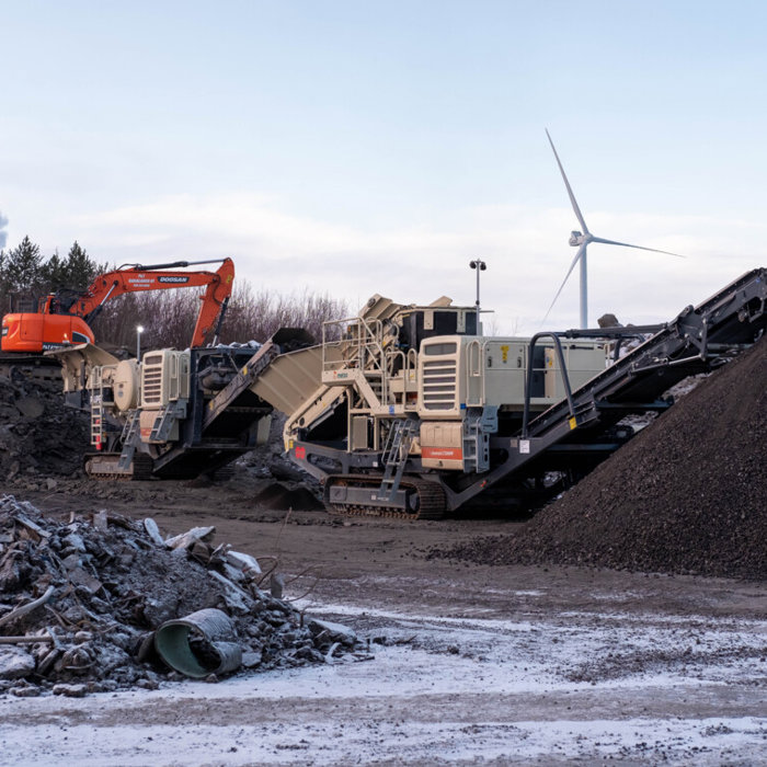 Jaw and cone crusher for reclaimed asphalt pavement processing 