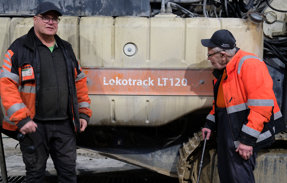 Lokotrack® LT120™-leukamurskain kuuluu Mikko ja Jouko Mäkitalon luottolaitteisiin vaativassa esimurskauksessa.