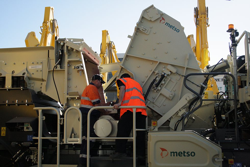 Two employees with Metso Outotec's Lokotrack