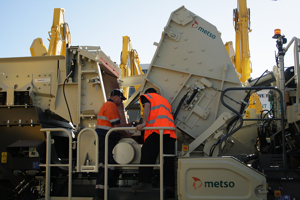 Two employees with Metso Outotec's Lokotrack