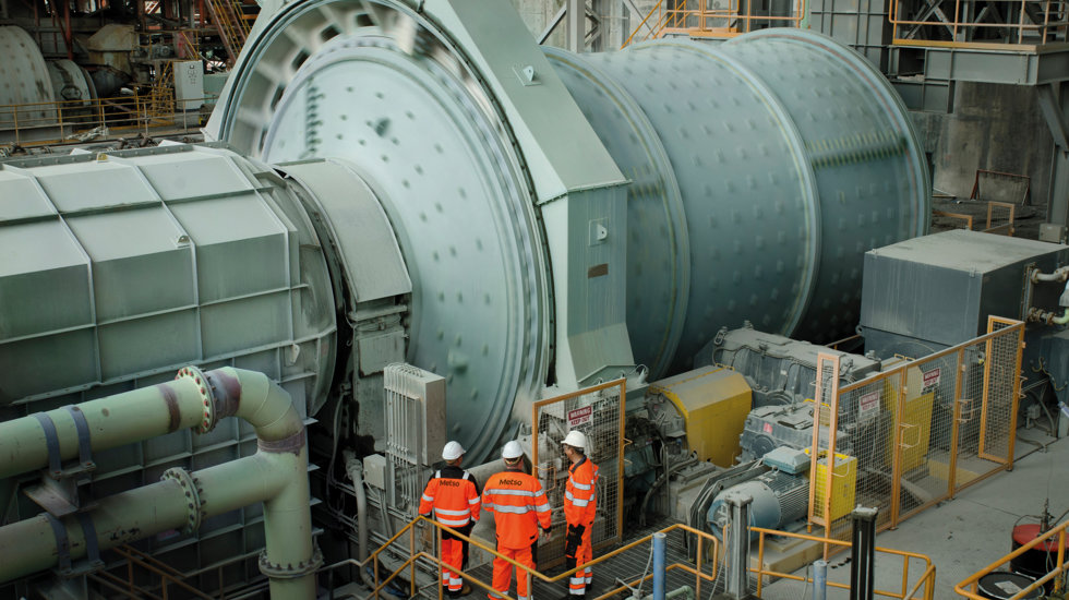 Experts and grinding mill