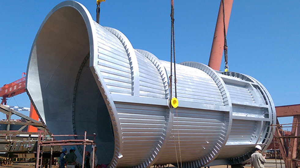 Completed furnace shell and lifting beam