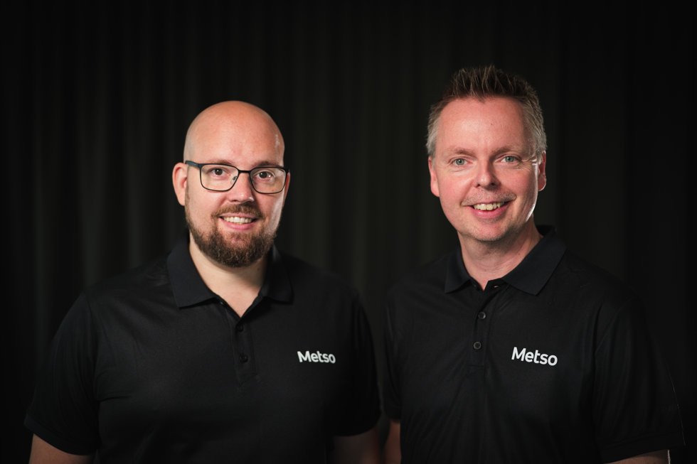 Fredrik Johansson, Gerente Global de Productos, Goma y Poli-Met, Revestimientos de Molinos (izquierda) y Lars Furtenbach, Director, Investigación y Desarrollo Tecnológico, Revestimientos de Molinos.