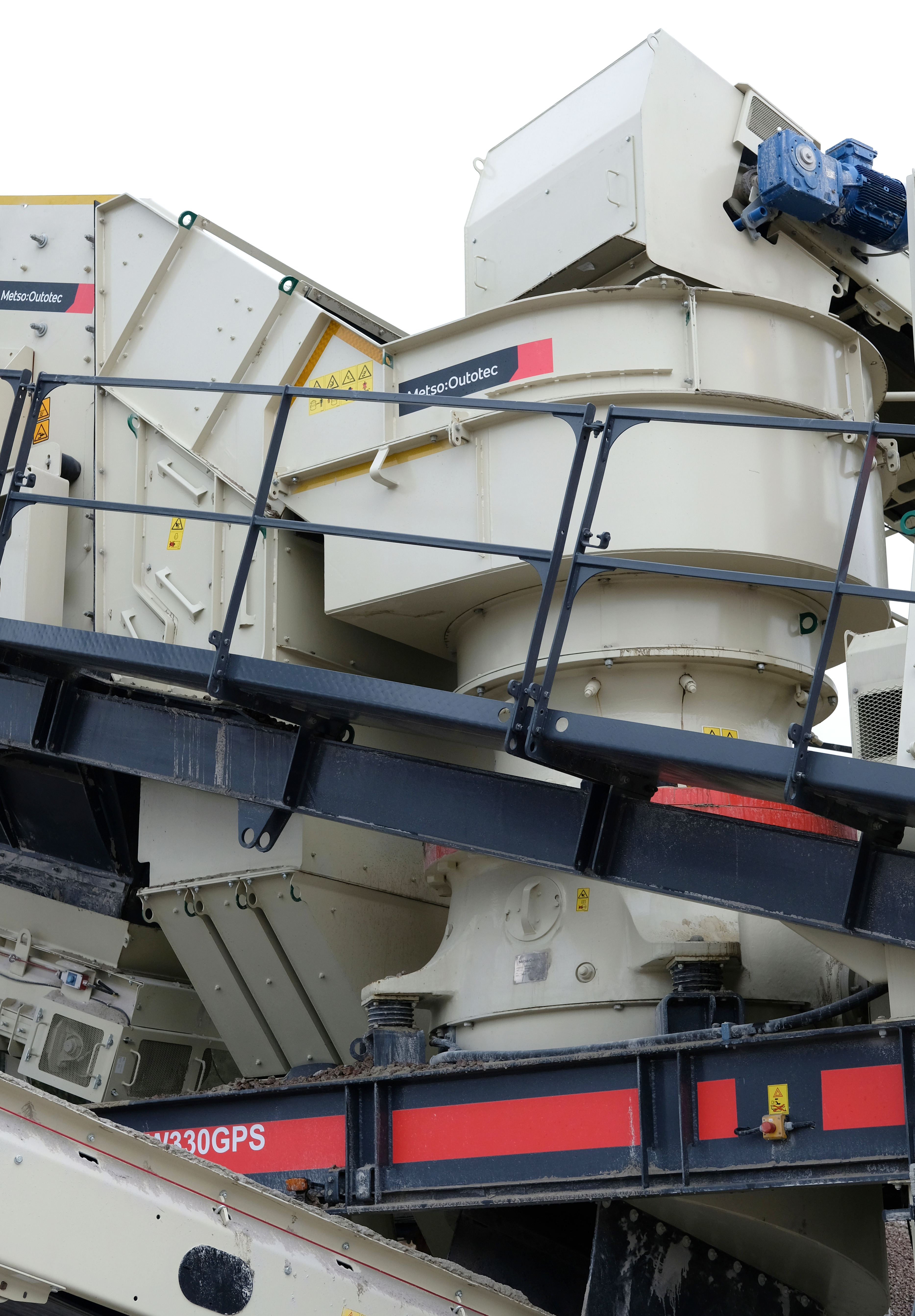 The NW330GPS’ powerful GP330 cone crusher is handling tertiary crushing, feeding the crushed materials to a large, inclined CVB2060-4M four-deck screen.  