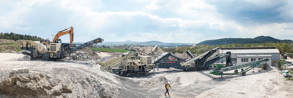 Processing line for granulate production at Bierbrauer & Sohn GmbH with Metso Outotec Lokotrack primary crusher, fine crusher and Nordtrack S4.9 mobile screening plant. 