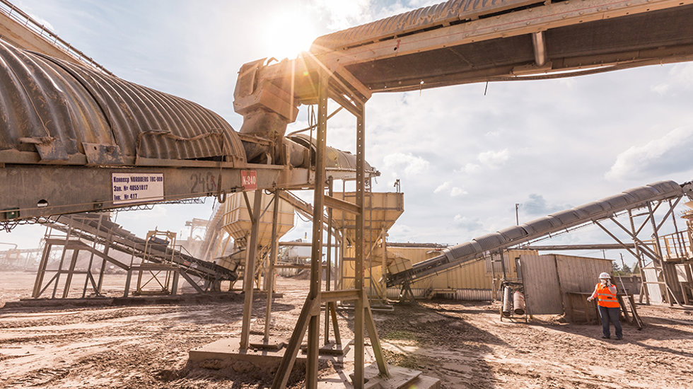 A view on the quarry with sun shining at the back. 