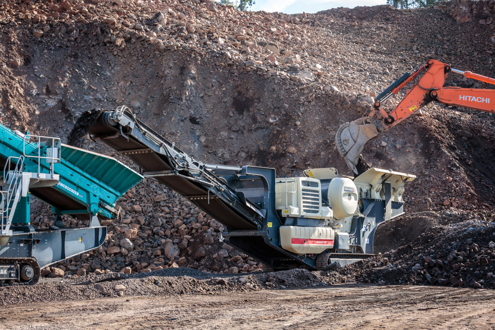 New primary crusher in full operation: the more powerful Lokotrack LT120 from Metso Outotec proves to be a flexible team player in combined processing with machines from different manufacturers.