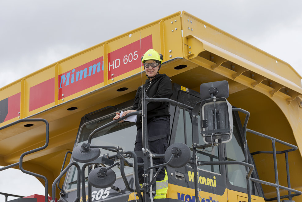 Truck operator Lisa Tomtlund appreciates the peace and quiet in the cab of the Metso Truck Body.