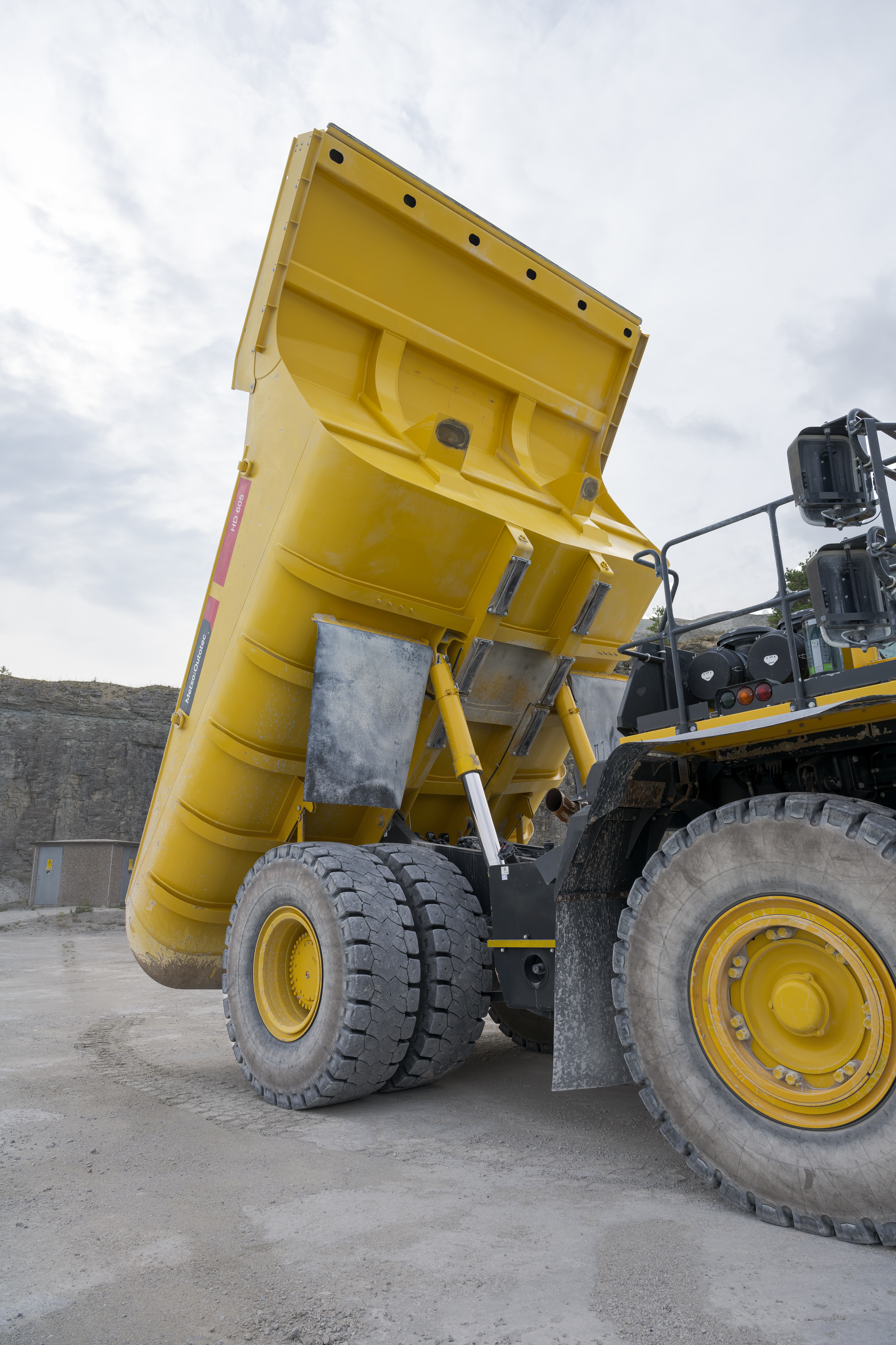 A Komatsu HD 605 with an optimized, rubber-lined Metso Truck Body.