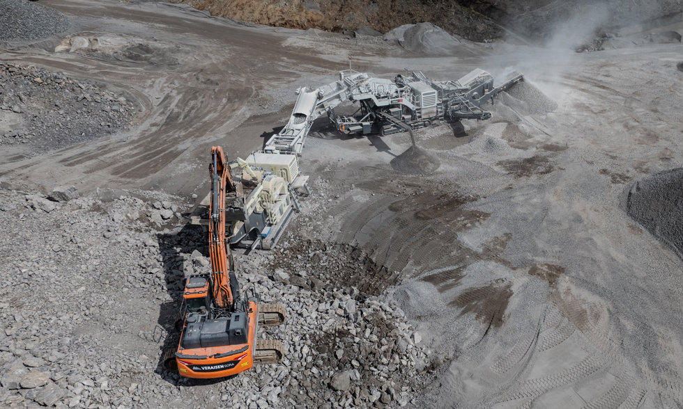 Connected Lokotrack crushers at the Veraisen Sora aggregates site using a wireless network for Remote IC.