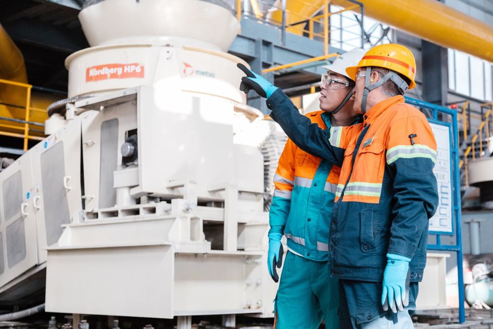Two men at mine site pictured next to Metso Nordberg HP6 cone crusher.