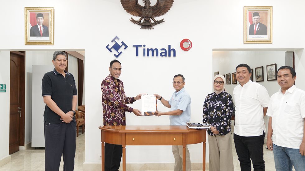 President Director of PT Timah Tbk, Achmad Ardianto recognises successful startup of the TIMAH Ausmelt Smelter in May 2023.