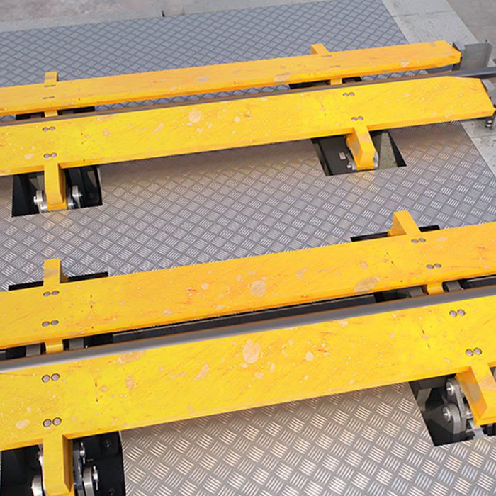 Low-profile wheel gripper