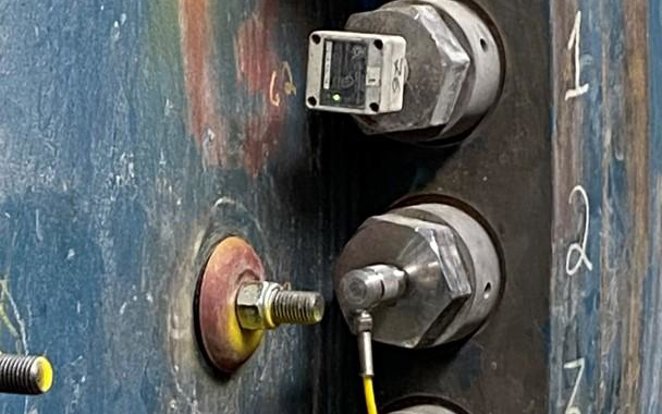 Mill rotating hardware with instrumentation on a shell flange