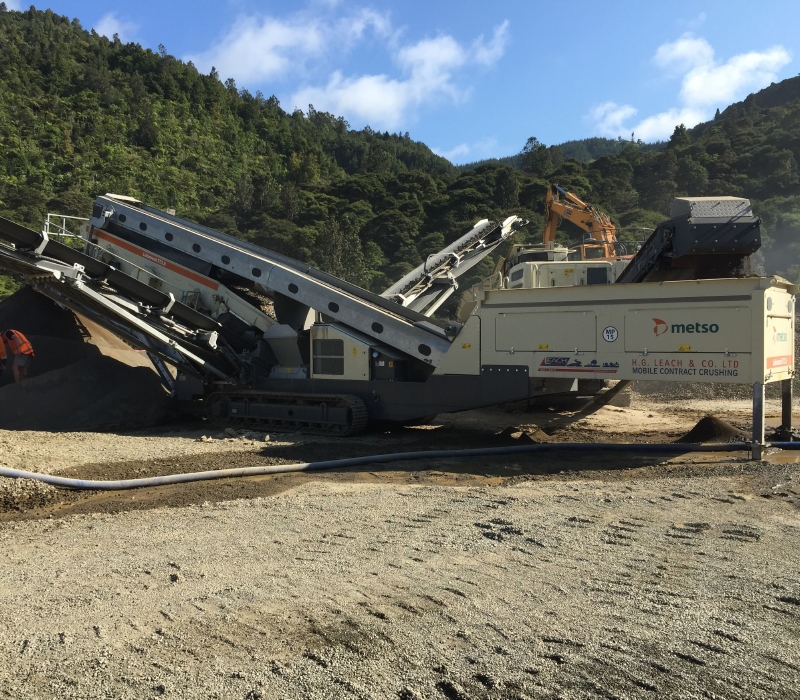 Lokotrack® ST3.8™ & ST3.8E™ mobile screen - Metso