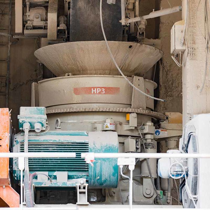 Nordberg® HP™ Kegelbrecher produzieren feinere Produkte und benötigen deshalb weniger Brechstufen, wodurch Investitionskosten und Energieverbrauch sinken.